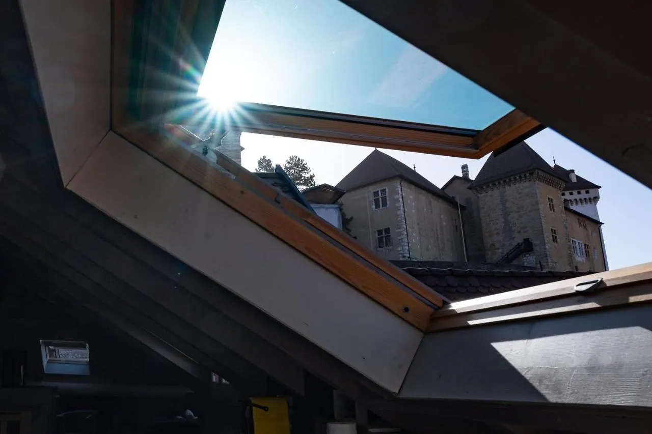 The Attic - Ideally Located In The Old Town Annecy France