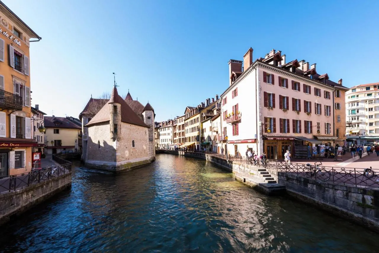 The Attic - Ideally Located In The Old Town Annecy 0*,